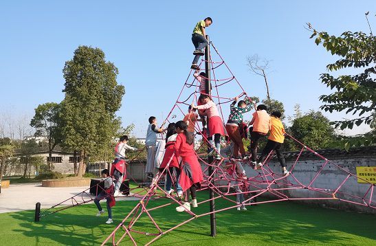 探索自然，快乐成长——记广安希贤学校希望分部五年级户外拓展活动